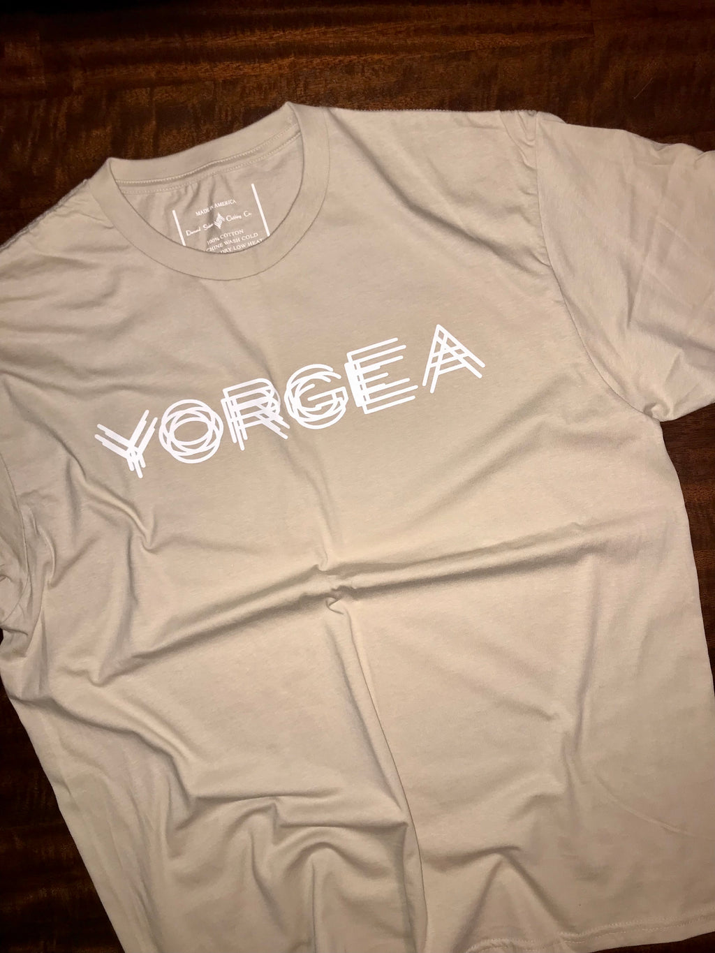 YORGEA SAND CLASSIC LOGO TEE